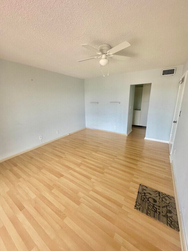 Building Photo - 330 SE 2nd St