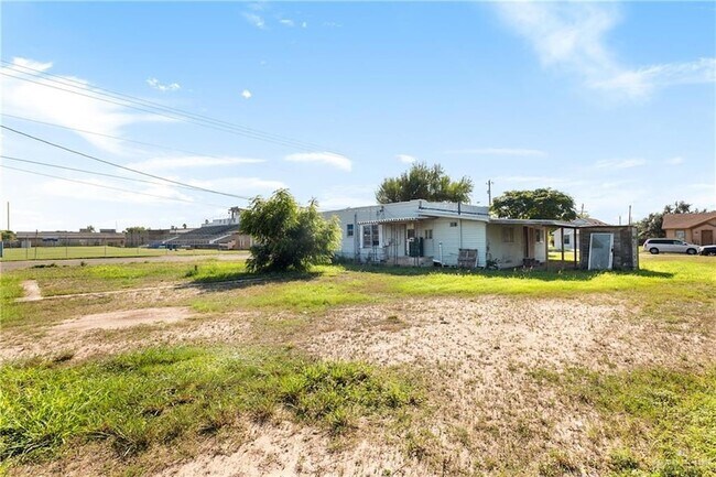 Building Photo - 1600 Oblate Ave