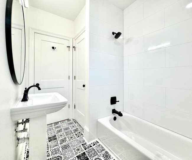 Building Photo - The Gladiola – Newly Renovated Luxury Living Near LSU Lakes