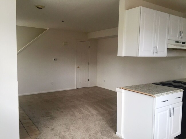 Building Photo - 2-Bedroom Condo Available For Rent In Nort...