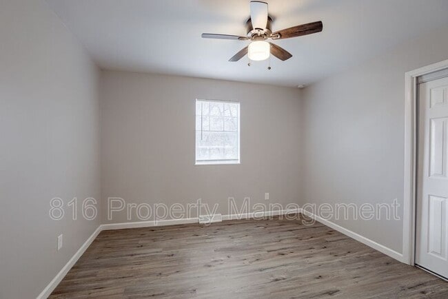 Building Photo - 1105 E Sea Ave