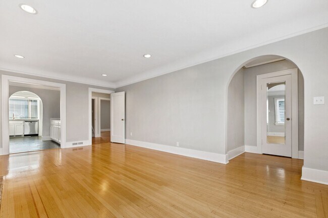 Building Photo - 4Bd/1.5Ba Seattle House