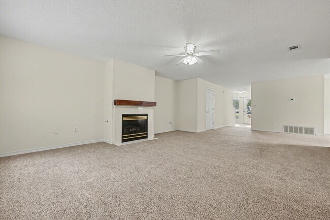 Building Photo - 4 Bedroom in Magnolia Forest in Bluewater Bay!