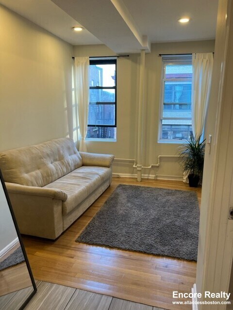 Building Photo - 220 Hanover St