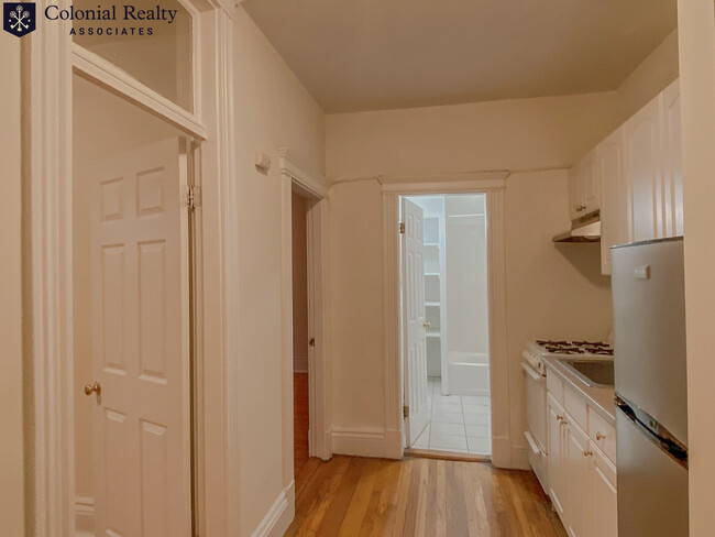 Building Photo - 6 Camelot Ct
