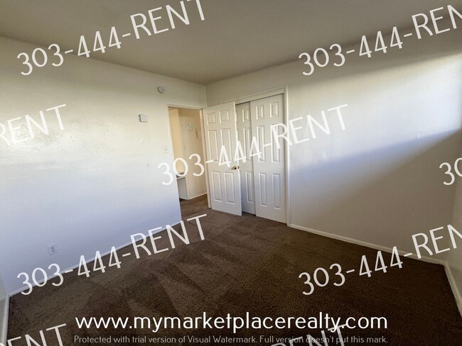 Building Photo - 3 Bedroom and 1.5 Bathrooms in Ranch Style...