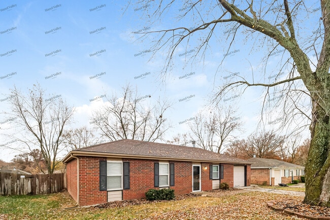 Building Photo - 819 NE Pollard St