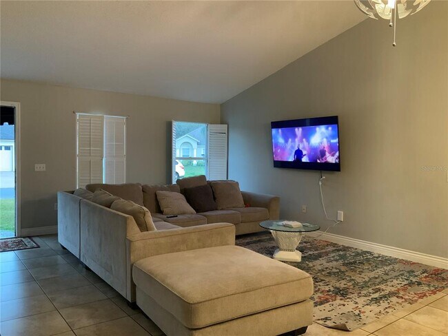 Building Photo - 856 Jarnac Dr