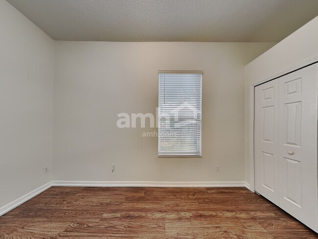 Building Photo - 2042 Ancient Oak Dr