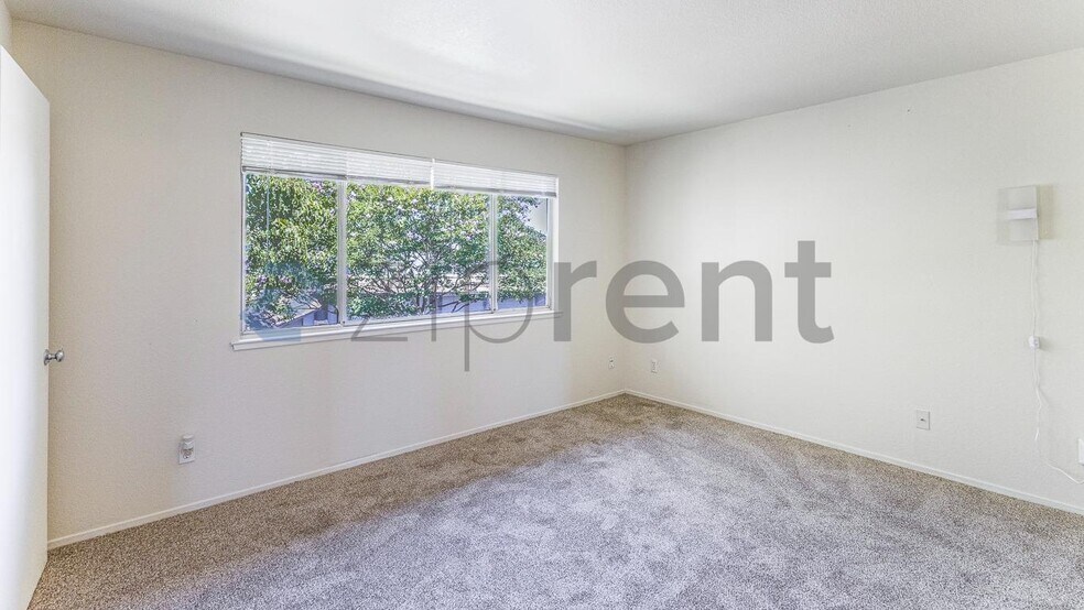Building Photo - Unit