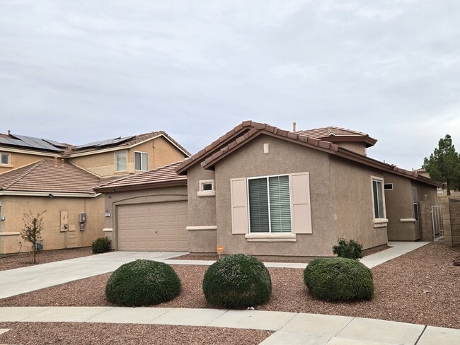 Building Photo - 993 White Glacier Ave