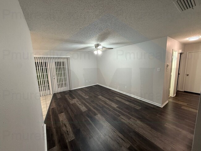 Primary Photo - AVAILABLE NOW!!! Charming 3-bedroom, 1.5-bathroom house in Cedar Hill