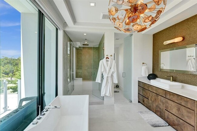 Building Photo - 1111 SE 9th Ave