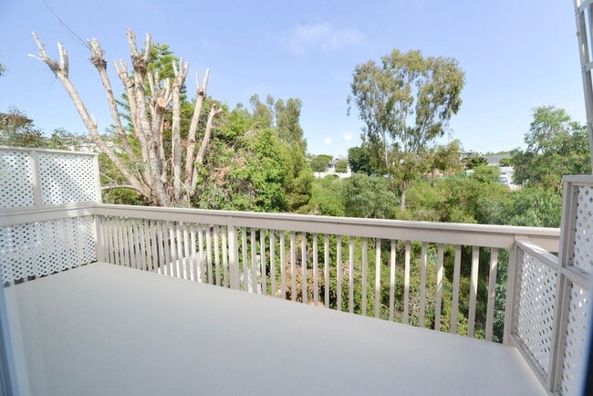 Building Photo - 251 Avenida Madrid