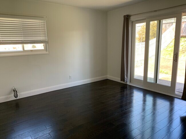 Master bedroom - 143 Juniper Rd