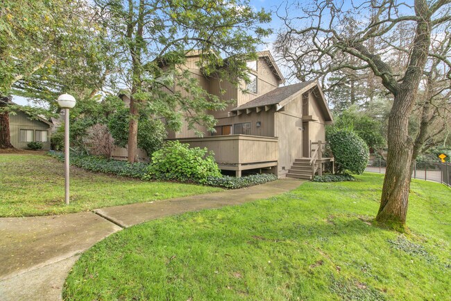 Building Photo - 2220 Boyer Dr