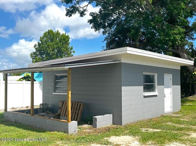 Building Photo - 1554 Hillcrest Dr
