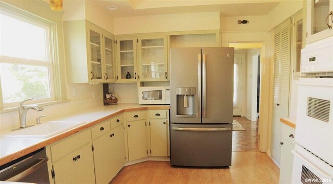 Building Photo - Stylish, Spacious, and Serene – The Home Y...