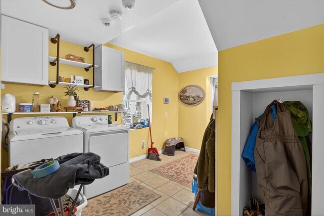 Building Photo - 1238 Logger Dr