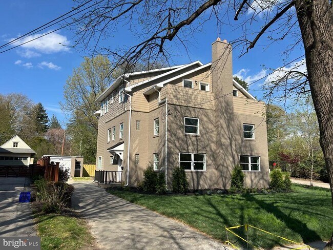 Building Photo - 425 Grove Pl