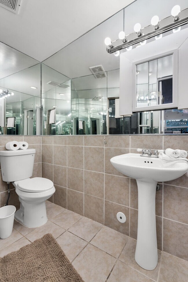 Building Photo - 19720 NE 26th Ave