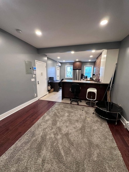 Building Photo - 387 Van Brunt St