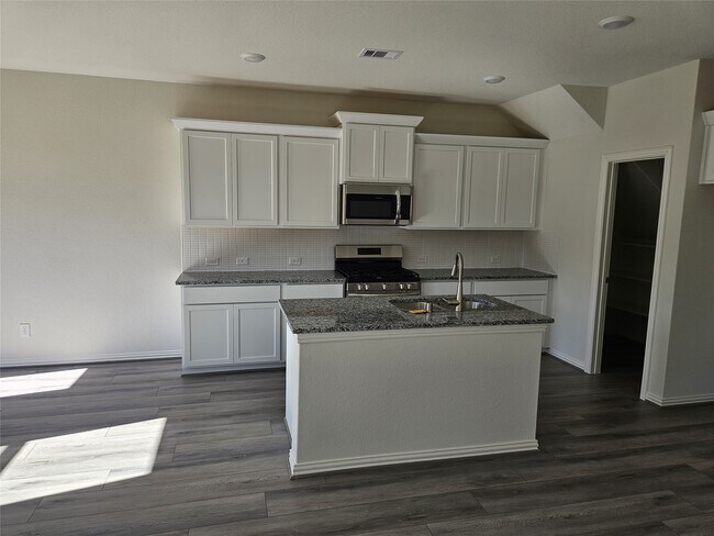 Building Photo - 27843 Western Crk Ct