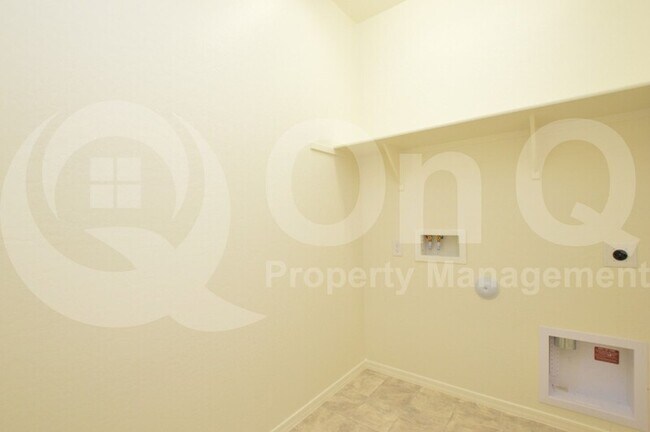 Building Photo - 816 S Strahan Pl