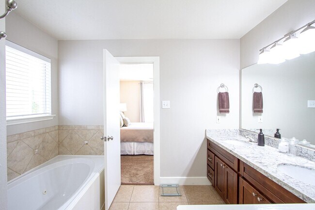 Building Photo - 18730 Atasca Oaks Dr