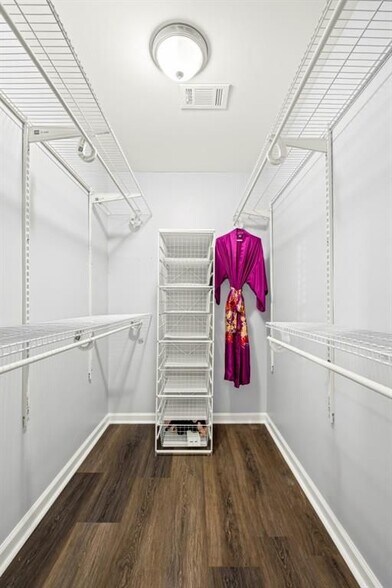 Building Photo - 6851 Roswell Rd NE