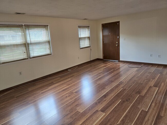 Building Photo - 338 Dunfey Ln
