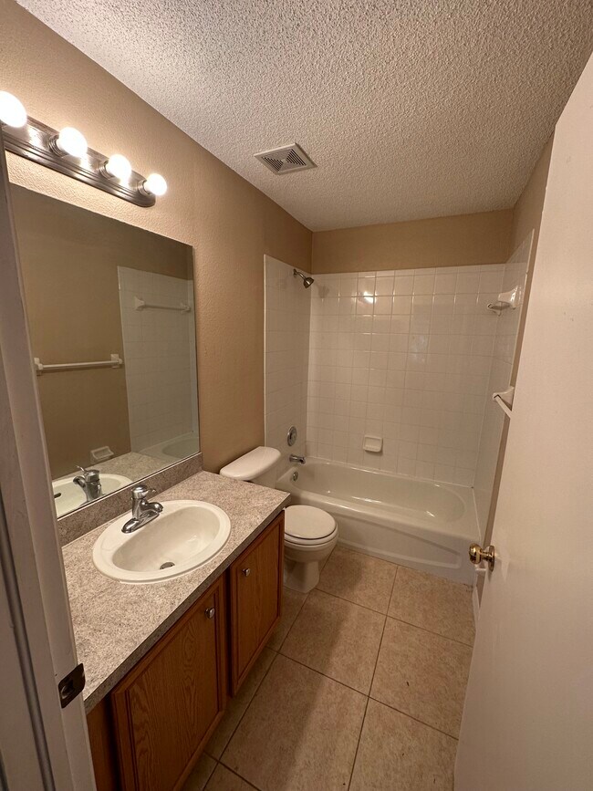 Building Photo - 7434 E Bank Dr