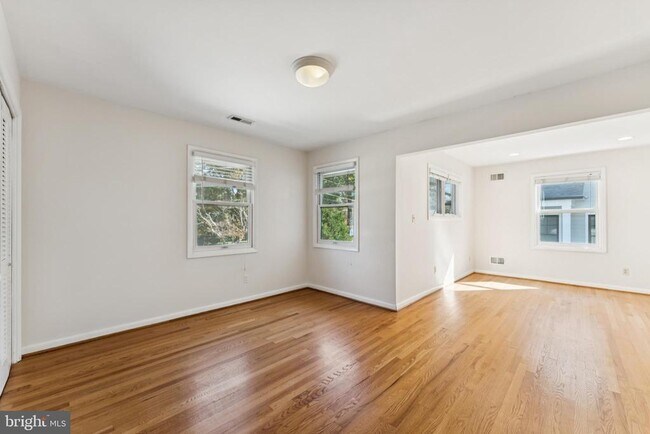 Building Photo - 7702 Leesburg Dr