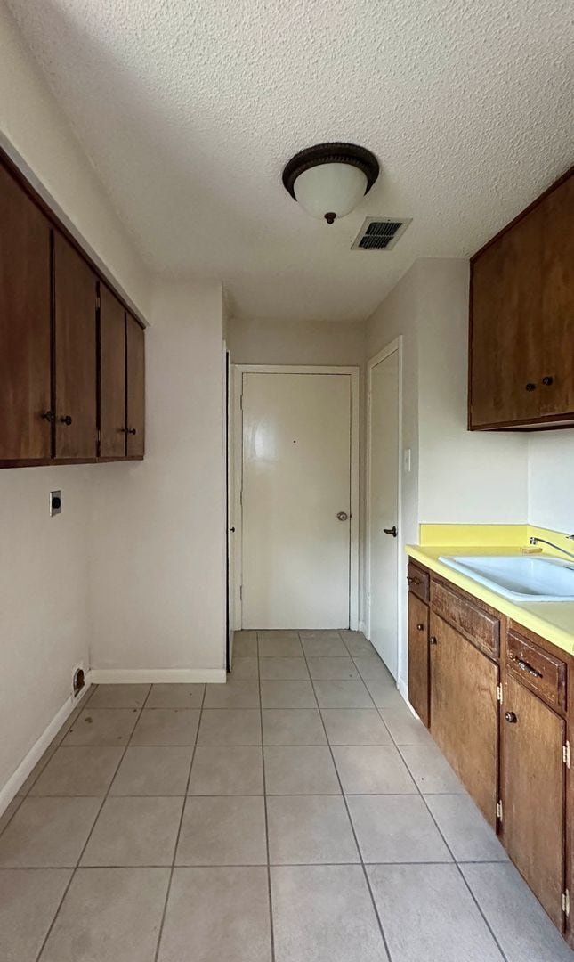 Building Photo - 3/2 in Northern Hills!!!