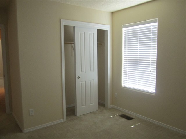 Building Photo - 3635 Buckskin Loop NE