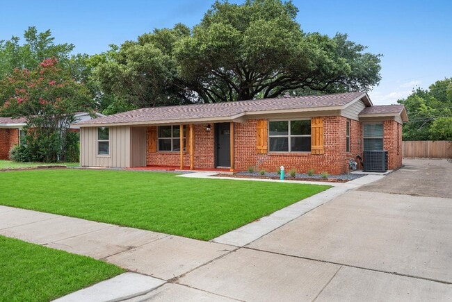 Building Photo - 1001 Belvedere Dr