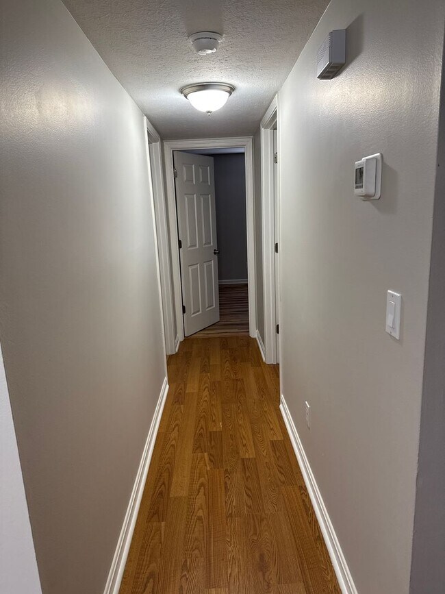 Building Photo - Nice duplex in a convenient location