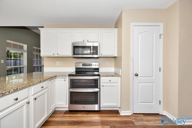 Building Photo - 247 De Jan Rd