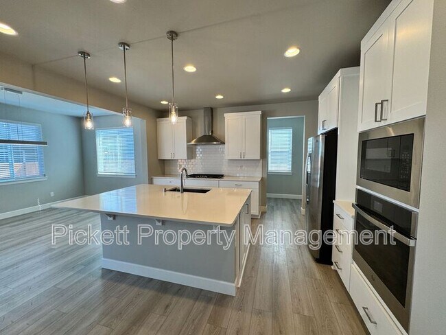 Building Photo - 3835 SW ALAVA COURT