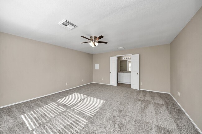 Building Photo - 826 Bandon Ln