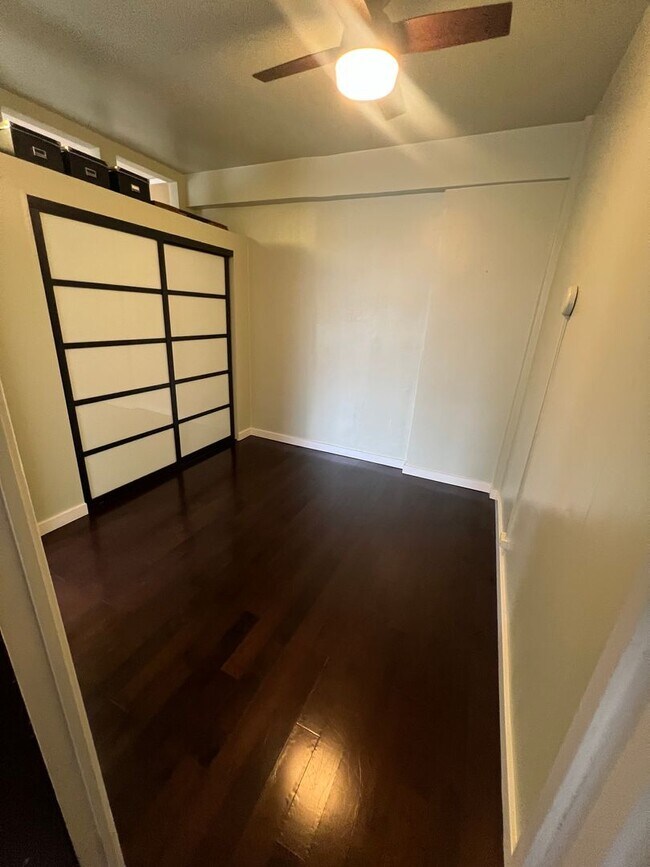 Building Photo - Historical 1922 Art Deco Building - 5th Floor Studio, 1 Bath, All Utilities Included