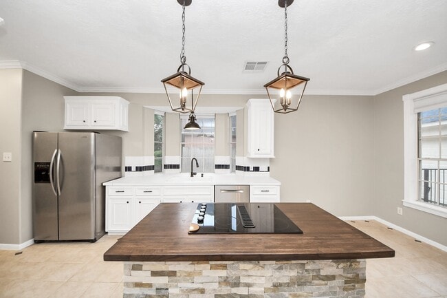 Building Photo - 2405 Guilbeau Ln