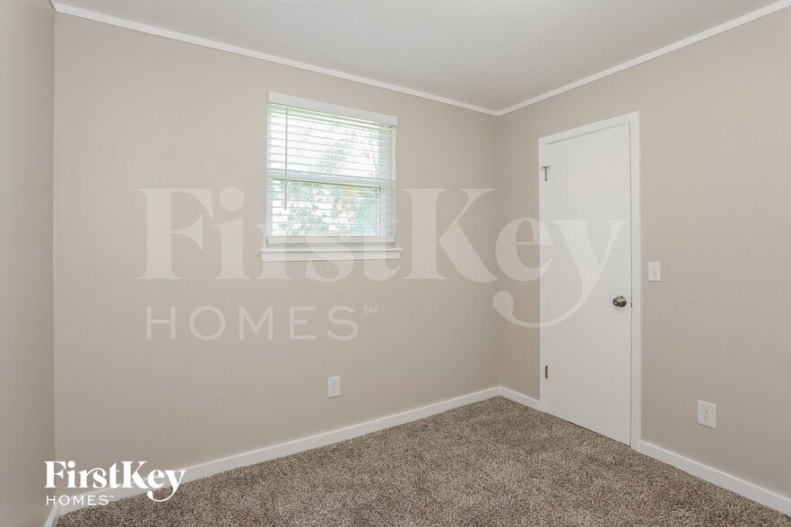 Building Photo - 1047 Cove Landing Dr