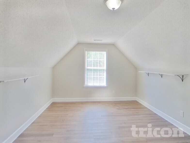 Building Photo - 111 Beaverbrook Ln