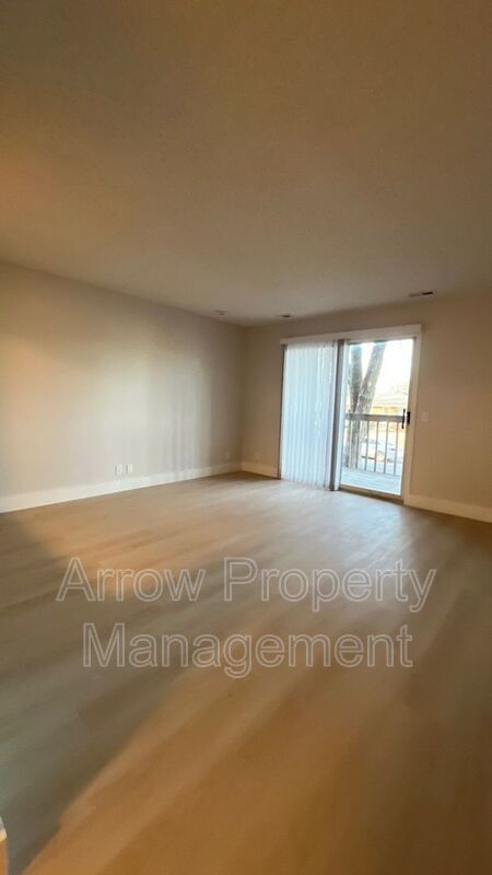 Building Photo - 515 W Saunders Ave