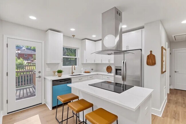 Building Photo - COMING SOON! Gorgeous 3 Bedroom 2 Bath ranch in Venetian Hills