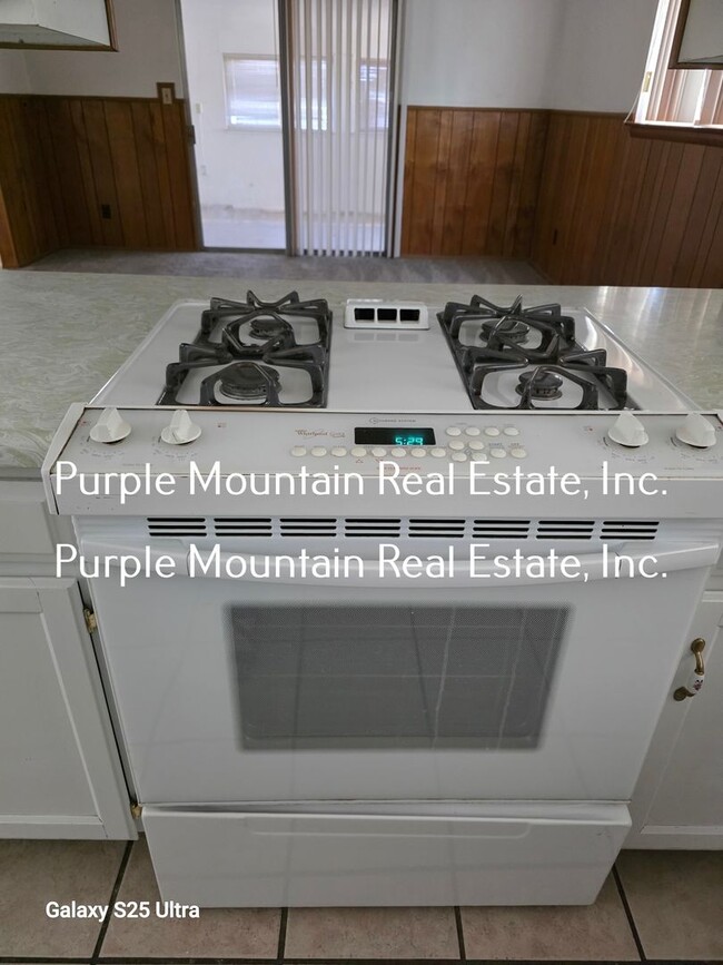 Building Photo - AVAILABLE NOW:  3 Bedrooms, 2 Bath Home for Rent