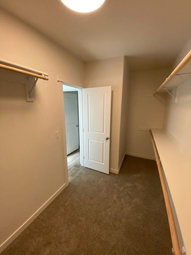 Building Photo - SINGLE FAMILY RANCHER ON ARROW LEAF (APP#146)