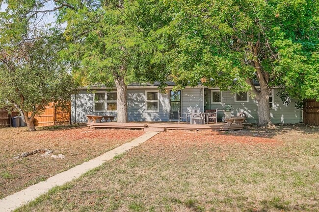Building Photo - Charming Ranch Home with Spacious Yard and...