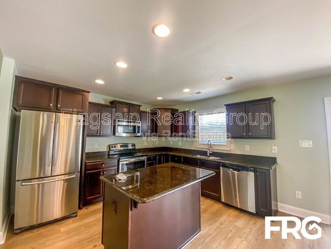 Building Photo - 203 Carew Dr